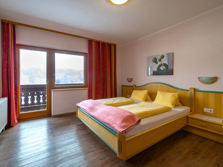 Apartment Scheichenspitz, cozy bedroom at the Oberfuchs